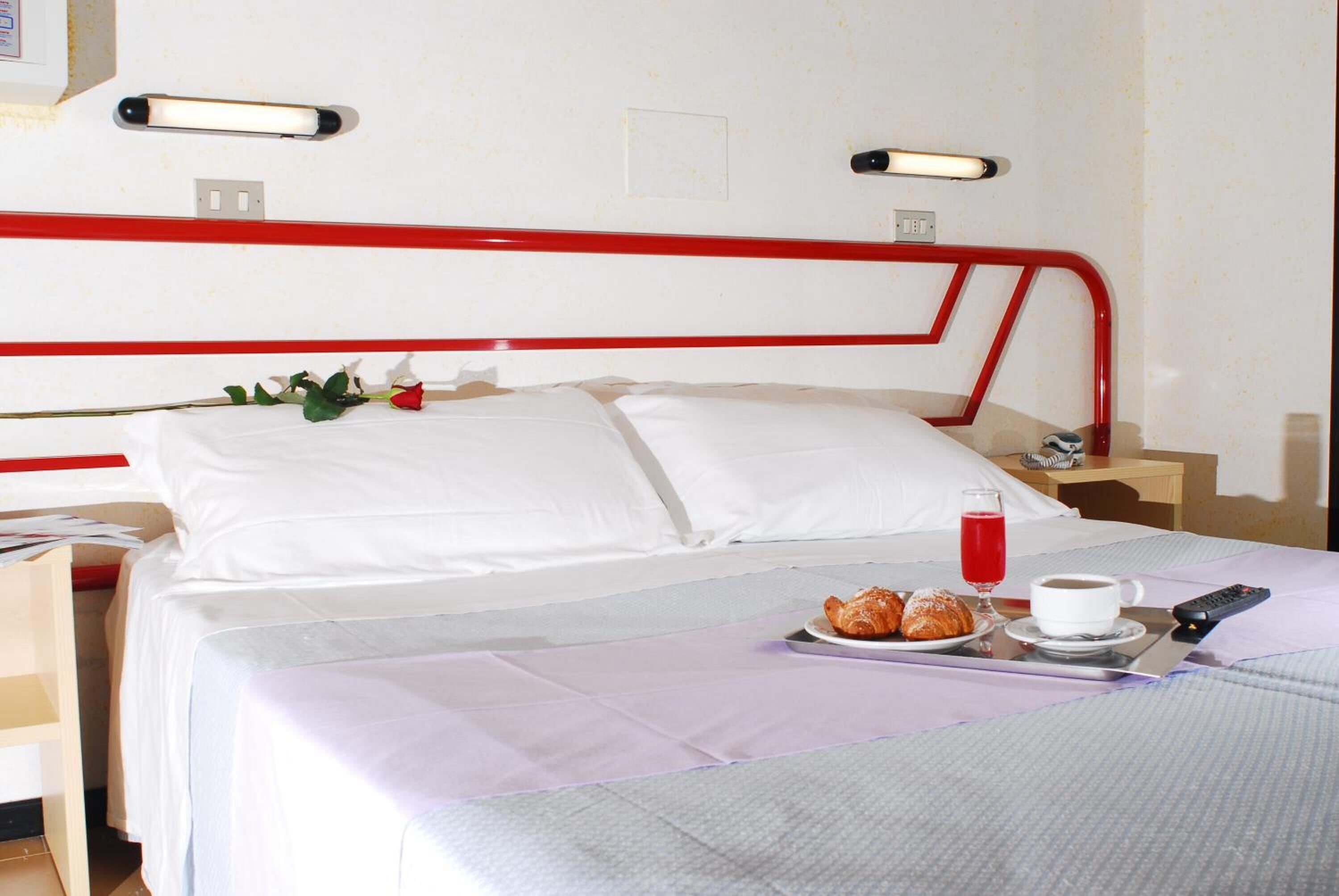 1 bedroom, in-room safe, desk, free cots/infant beds