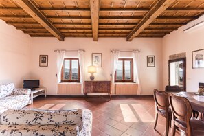 Panoramic Apartment, 3 Bedrooms, Pool Access, Park View (Terrazza) | Living area | 20-inch flat-screen TV with cable channels, TV - Fattoria di Maiano (Fiesole)