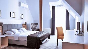 Premium bedding, in-room safe, desk, soundproofing