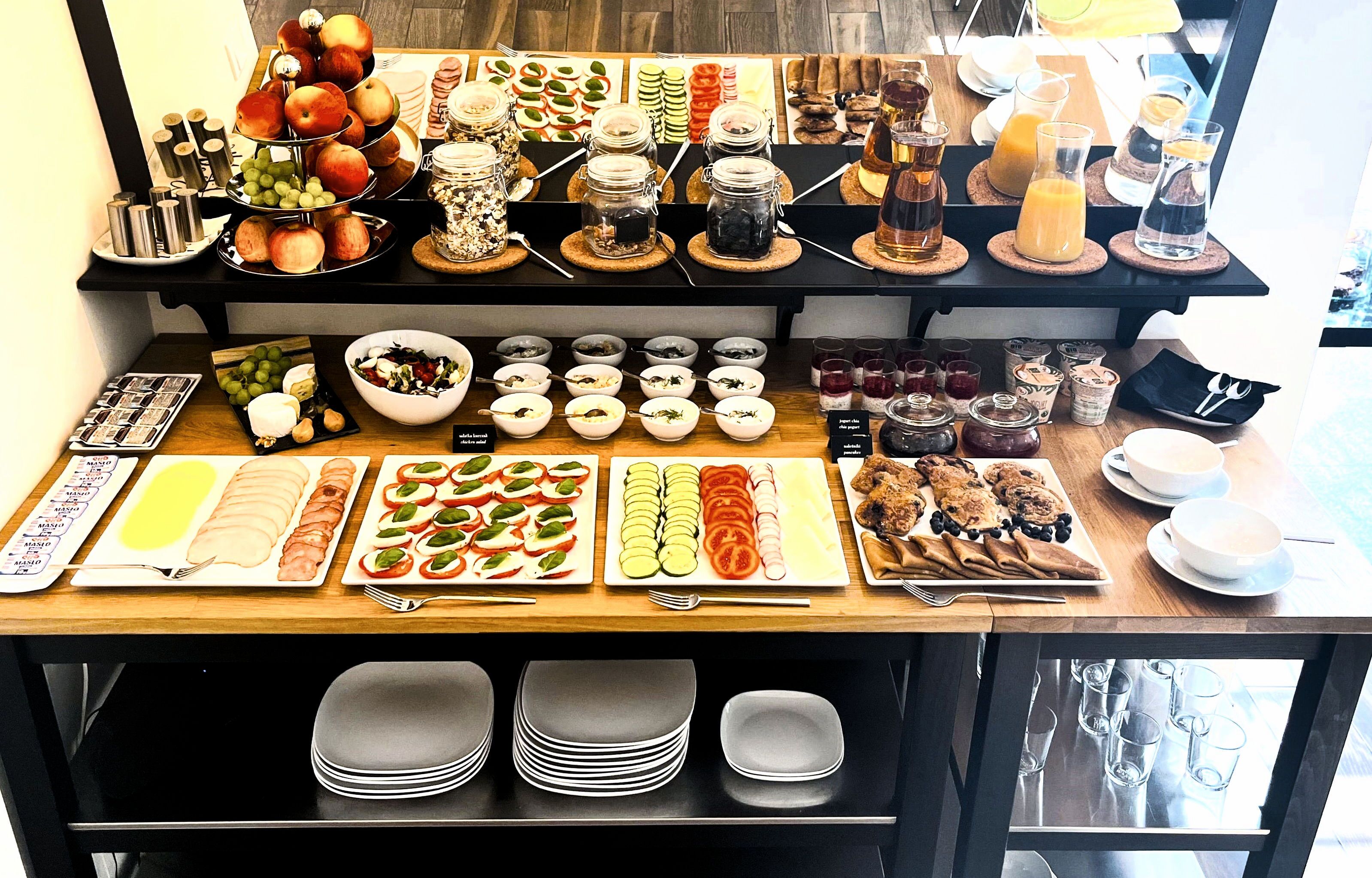 Daily cooked-to-order breakfast (PLN 65 per person)