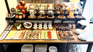 A buffet with various food items and beverages. - Fortune Boutique Old Town (Poznan)
