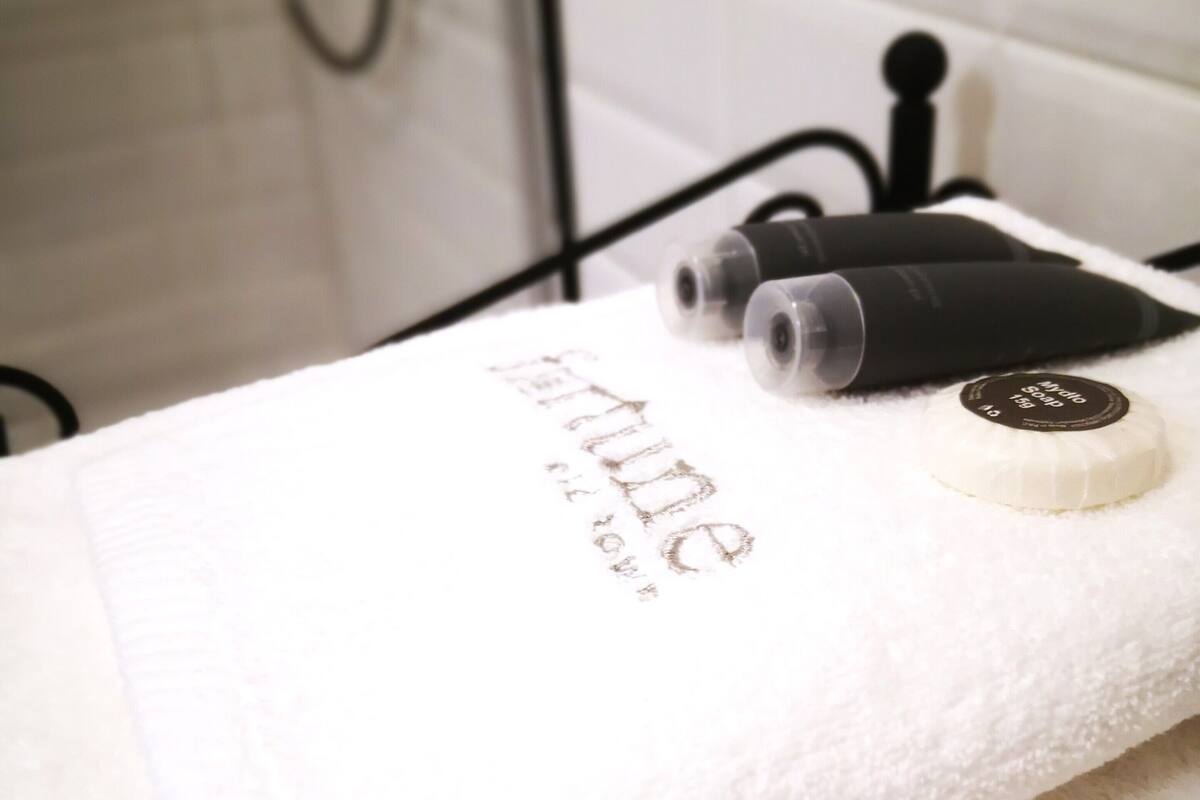 1 bedroom, premium bedding, in-room safe, desk