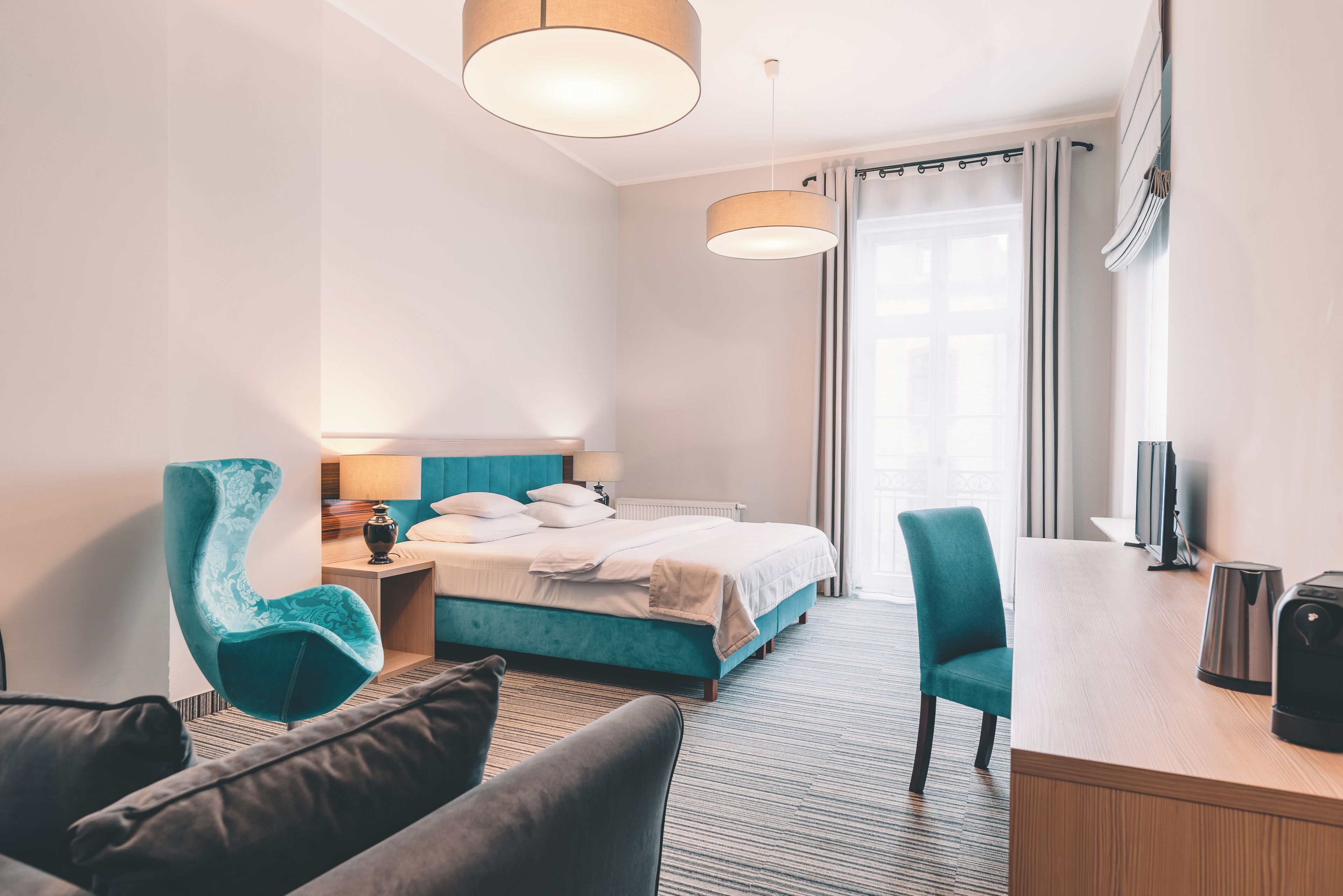 Rom – premium | Sengetøy av topp kvalitet, safe på rommet, skrivebord og lydisolert