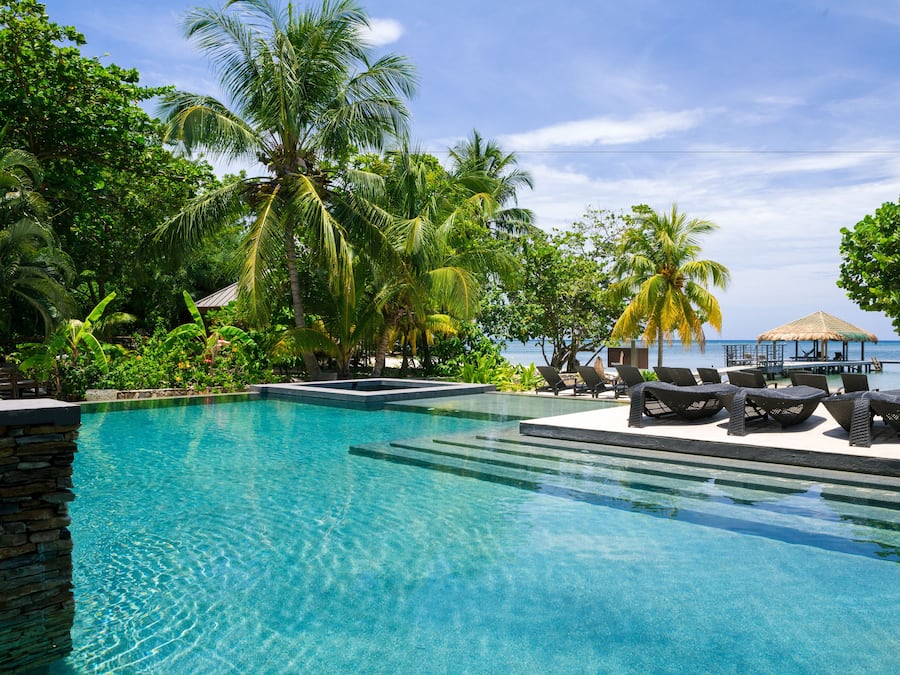 Suíte superluxo, 1 quarto, sacada, de frente para o oceano | Piscina | Piscina externa