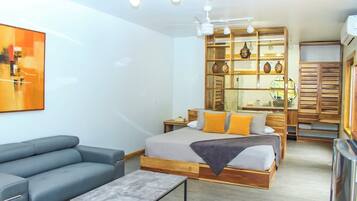 Standard Studio Suite, 1 Bedroom - Jungle View Mountainside | Literie de qualité, coffre-fort, décor unique, ameublement unique