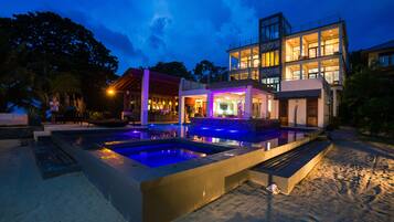 Façade de l’hébergement – soirée/nuit