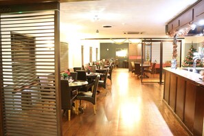 Dining - Island Inn (Papworth)