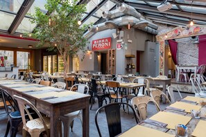 Daily buffet breakfast (EUR 10.00 per person) - Borgofico Relais & Wellness (Rome)