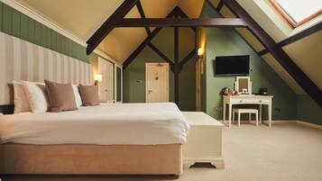 King room with Sofa bed | Iron/ironing board, free WiFi