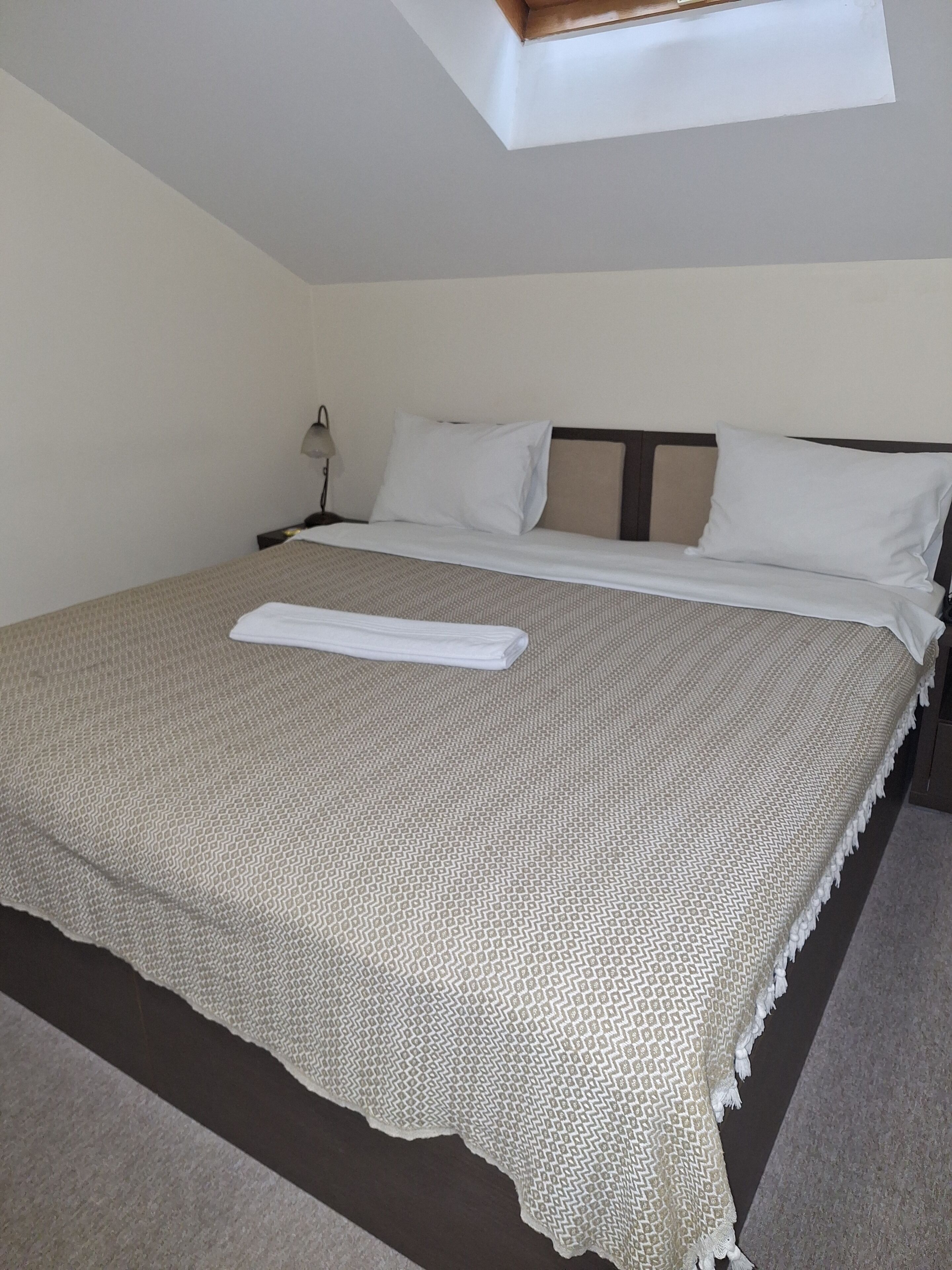 Economy-huone | Minibaari, tallelokero huoneessa, työpöytä, ilmainen Wi-Fi