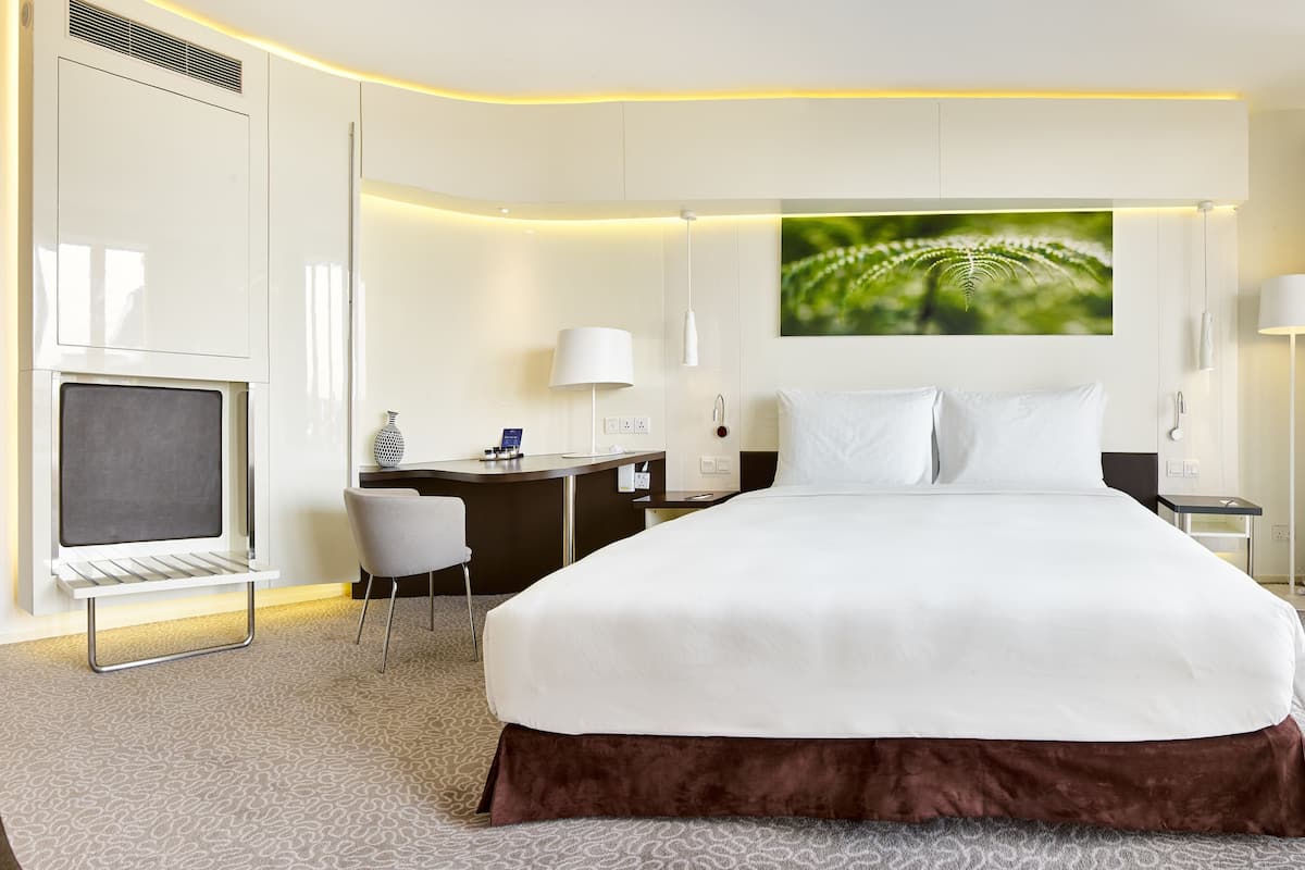 Premium bedding, minibar, in-room safe, desk