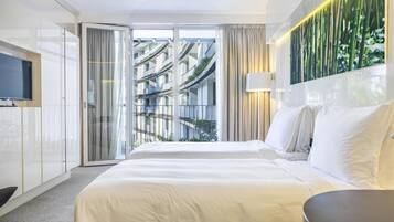 Ropa de cama de alta calidad, minibar, caja fuerte y escritorio