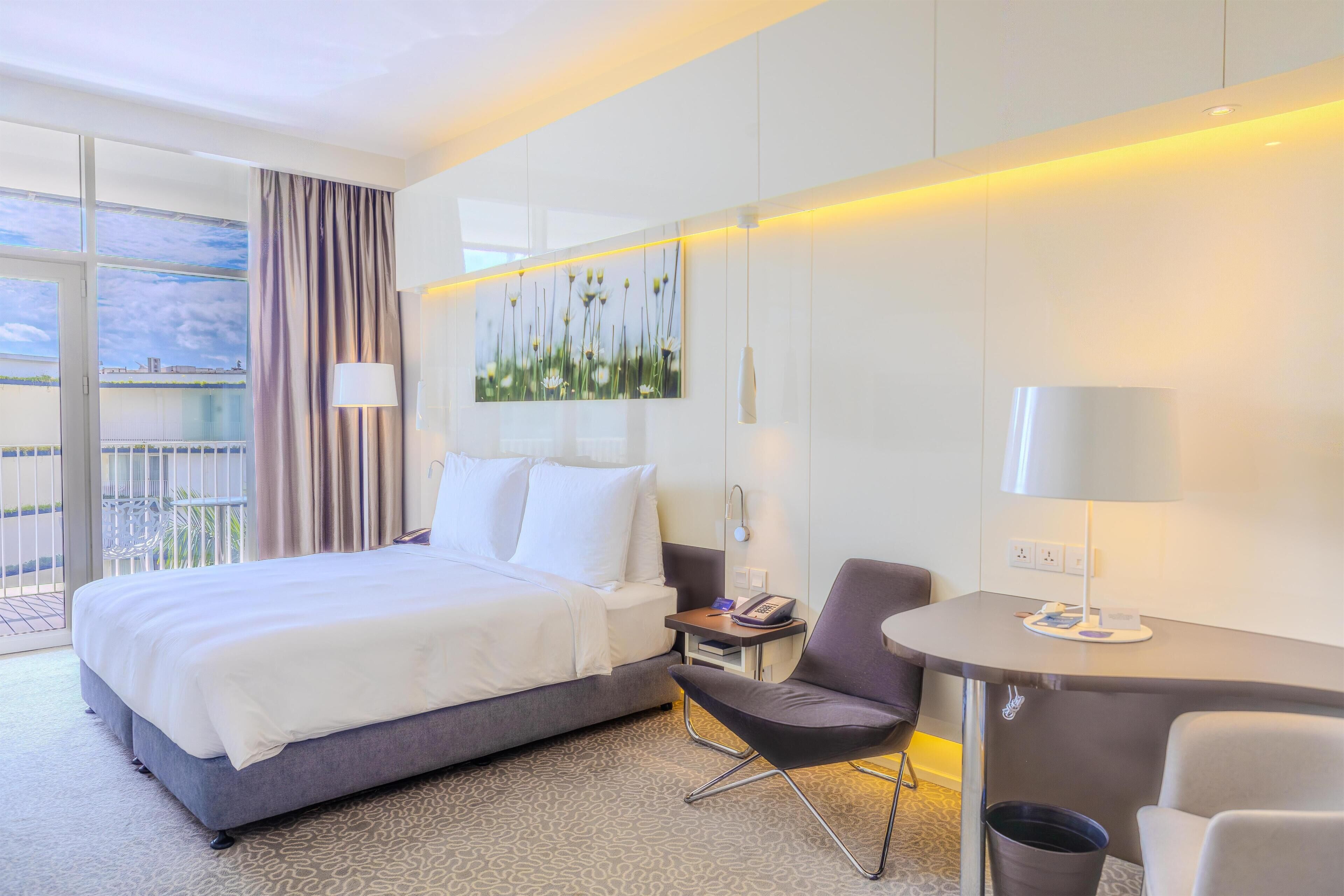 Suite, terrasse (Lounge Access) | Sengetøy av topp kvalitet, minibar, safe på rommet og skrivebord