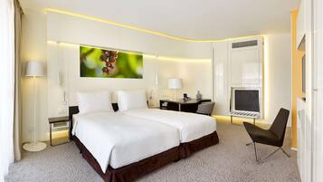 Sengetøy av topp kvalitet, minibar, safe på rommet og skrivebord