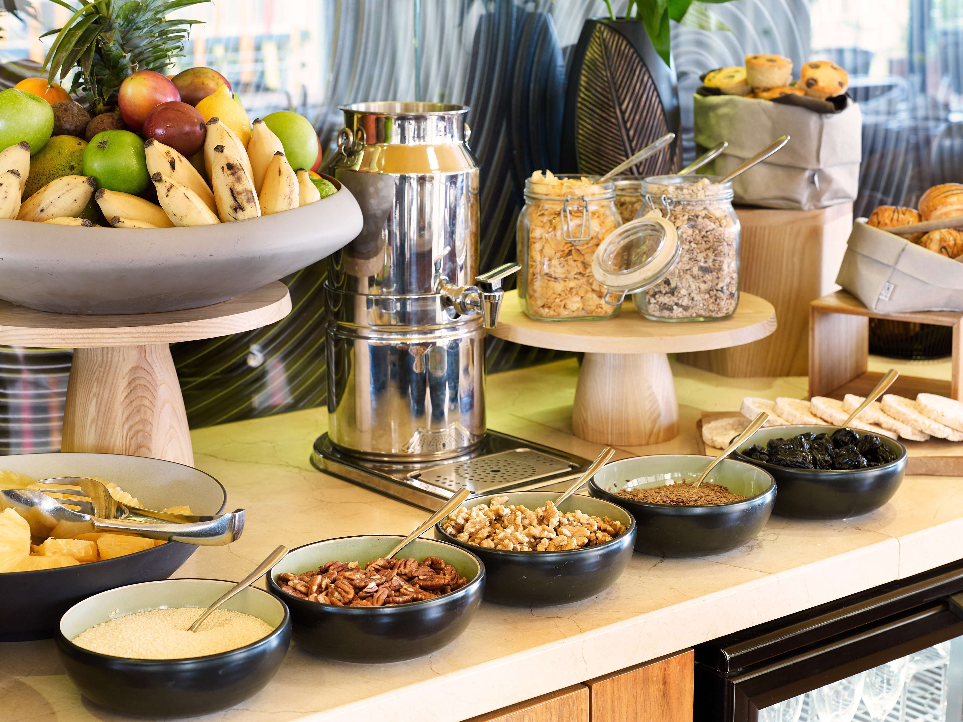 Café da manhã com buffet todos os dias (USD 30 por pessoa) 