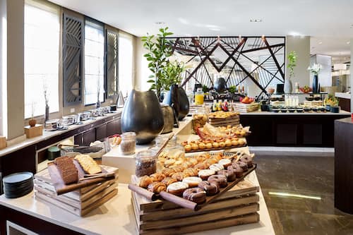 Daily buffet breakfast for a fee