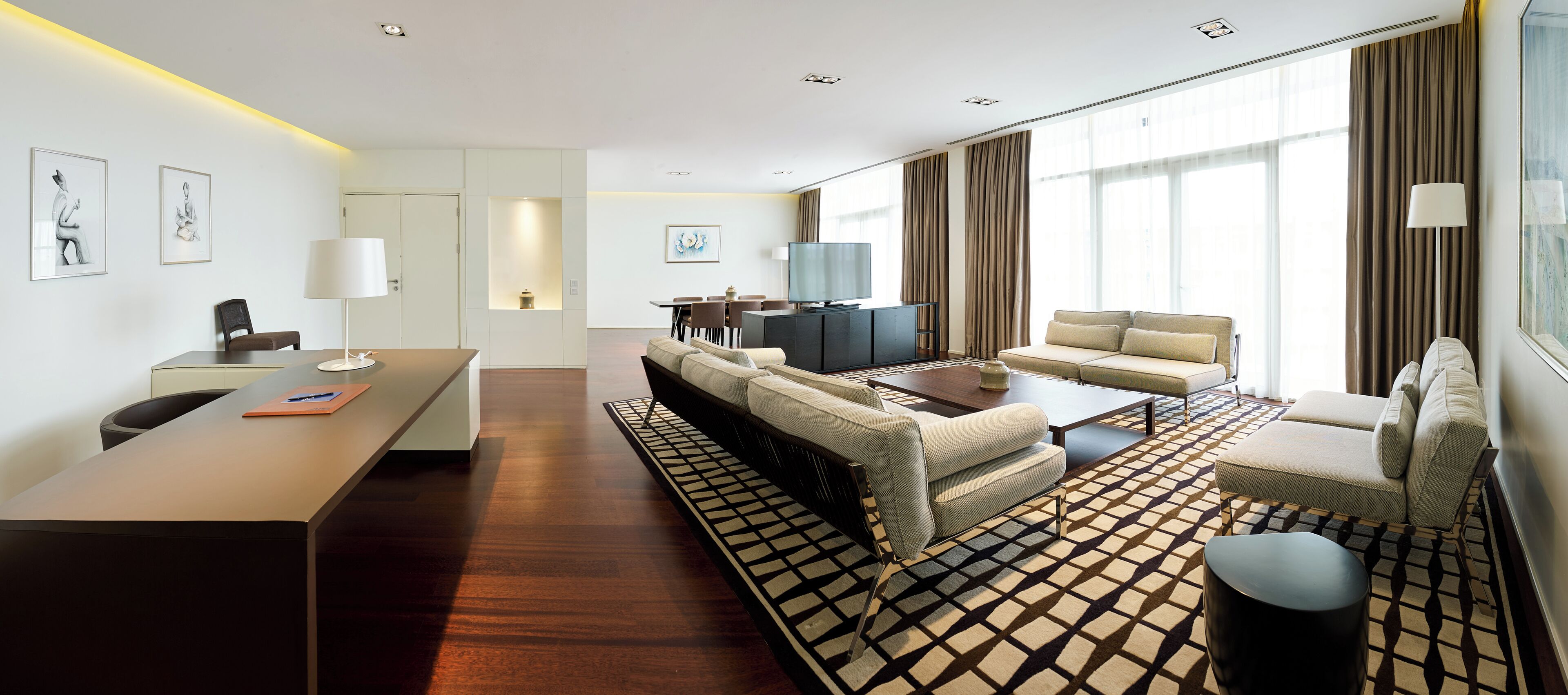 Suite, Terraza (Lounge Access) | Área de sala de estar | Televisión de pantalla plana 