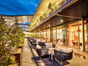 5 restaurants; breakfast, lunch and dinner served  - Radisson Blu Hotel & Convention Centre, Kigali (Kigali)