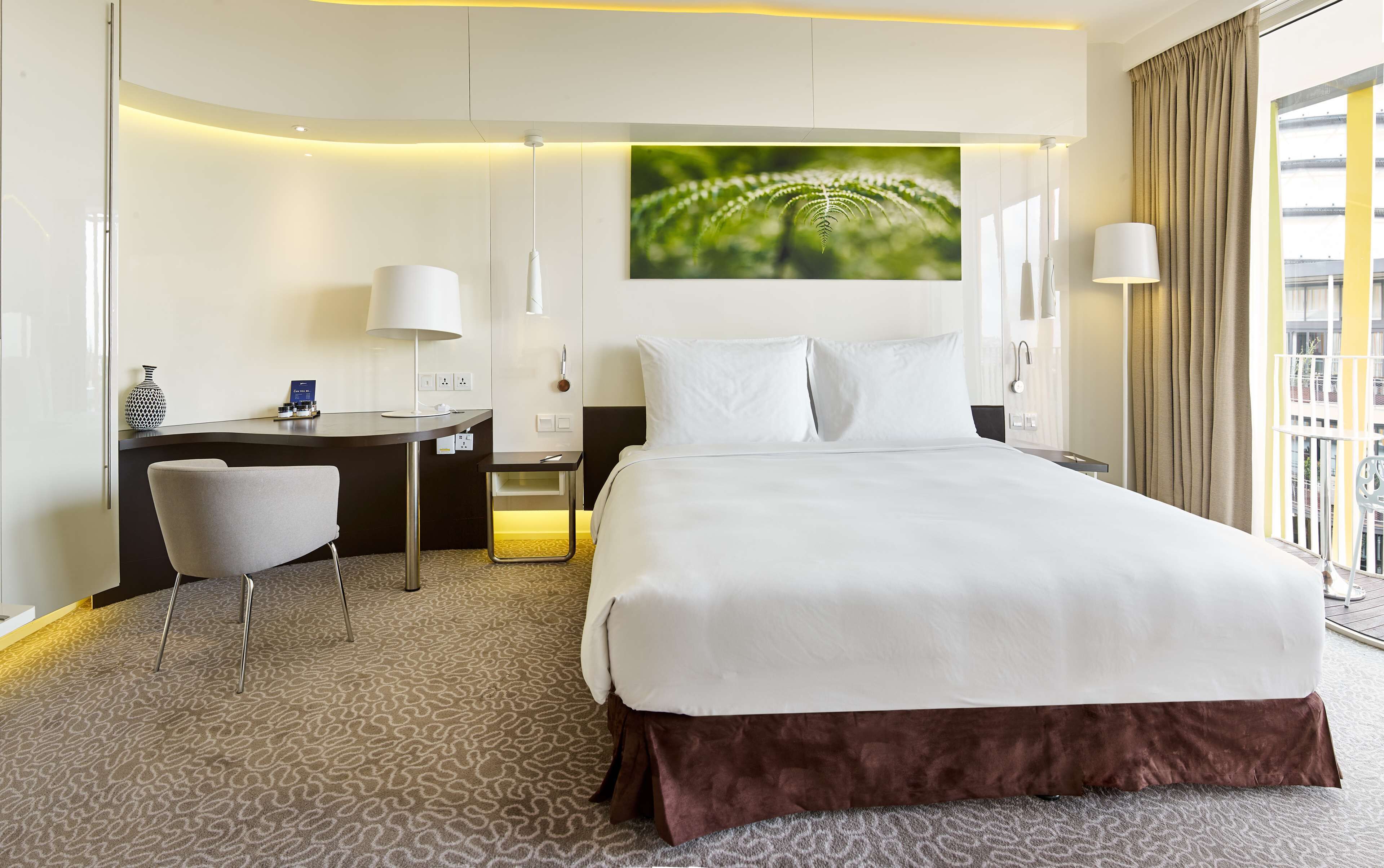 Literie de qualité, minibar, coffre-fort, bureau