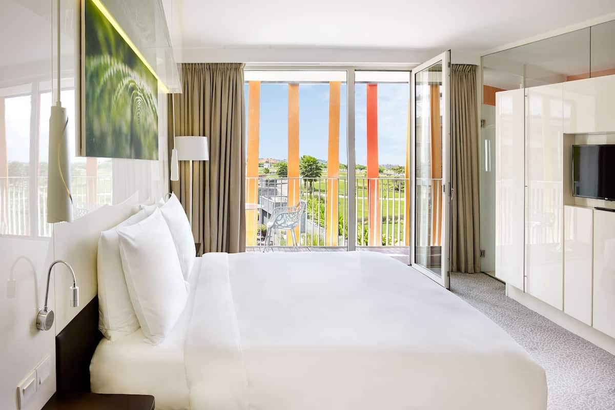 premium bedding, minibar, in-room safe, desk