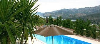 Lagoon View Apartments - Adults Only