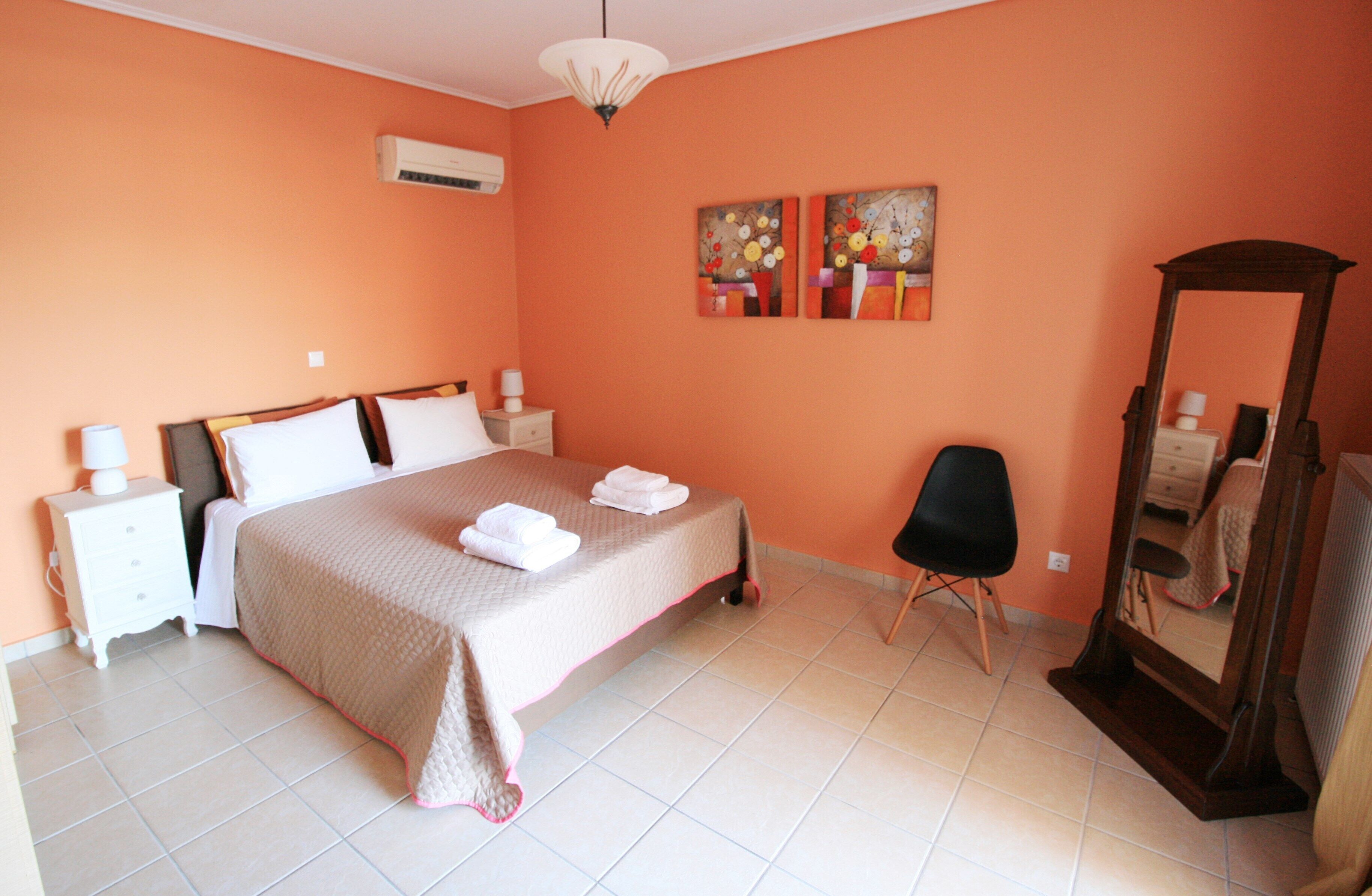 Premium bedding, Select Comfort beds, blackout drapes, WiFi (free)