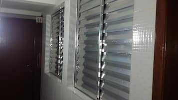 Shower, free toiletries, towels