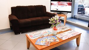 Área de estar no saguão
