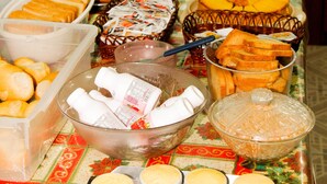 Café da manhã com buffet grátis todos os dias