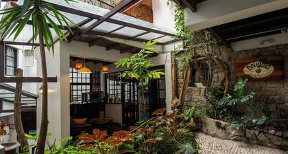 Gringo Bill's Boutique Hotel