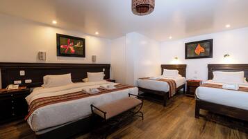 Quarto quádruplo família | Roupas de cama premium, Wi-Fi de cortesia, roupa de cama