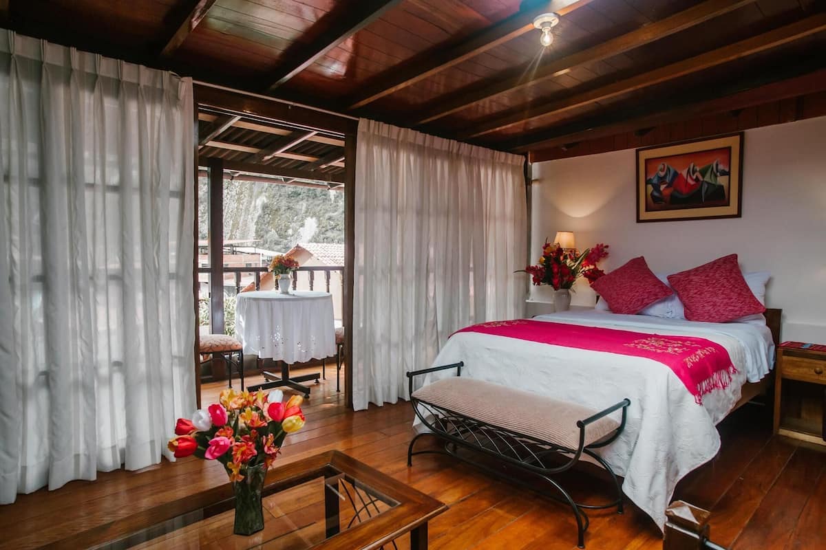 Premium bedding, free WiFi, bed sheets