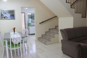 標準複式房屋 | 起居區 |  LCD 液晶電視