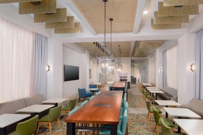 Free daily buffet breakfast  - Hampton Inn & Suites Tampa Airport Avion Park Westshore (Tampa)