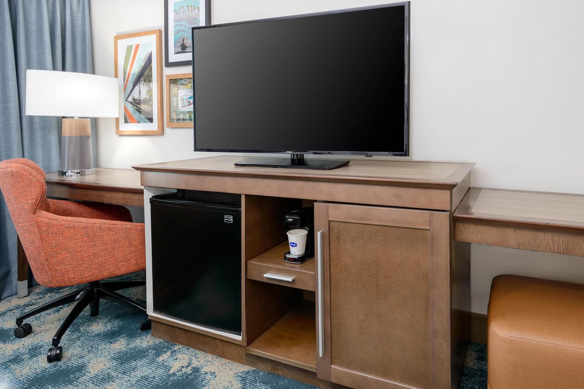 Caja de seguridad en la habitación, wifi gratis y ropa de cama