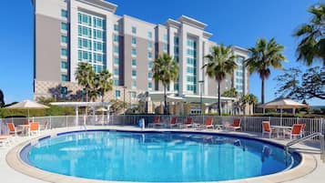 حمّام سباحة خارجي