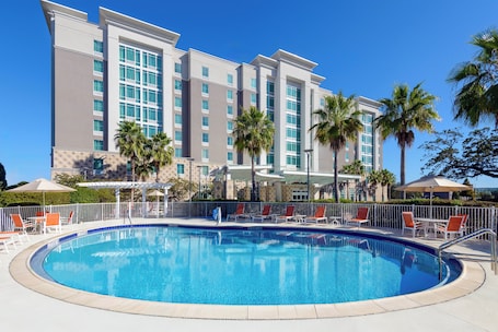 Outdoor pool. Hampton Inn & Suites Tampa Airport Avion Park Westshore