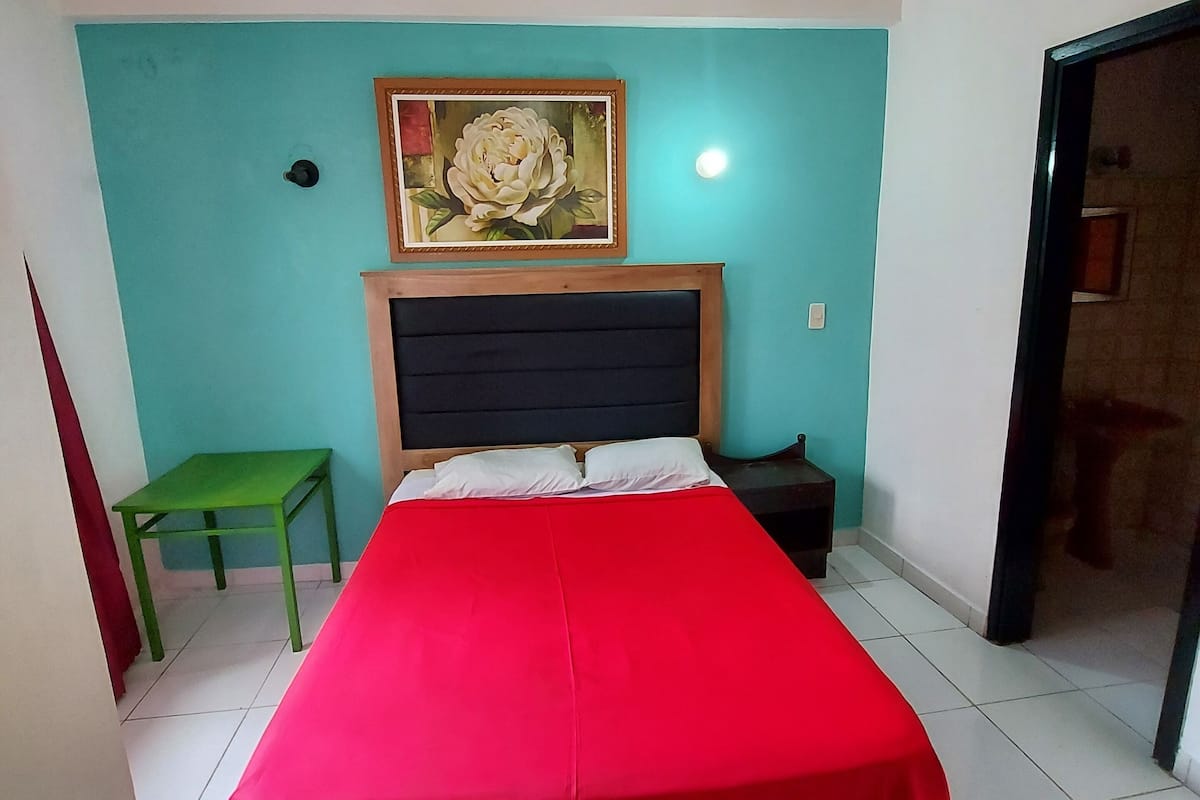 Iron/ironing board, rollaway beds, free WiFi