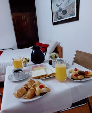 Een strijkplank/strijkijzer, extra bedden, gratis wifi