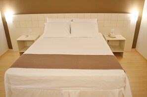 Luxury Double Room | Premium bedding, minibar, in-room safe, desk - Villa Premium Hotel (Erechim)