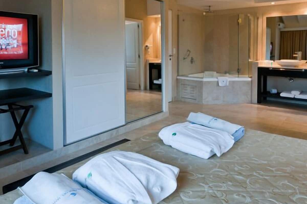 1 bedroom, in-room safe, free WiFi, bed sheets
