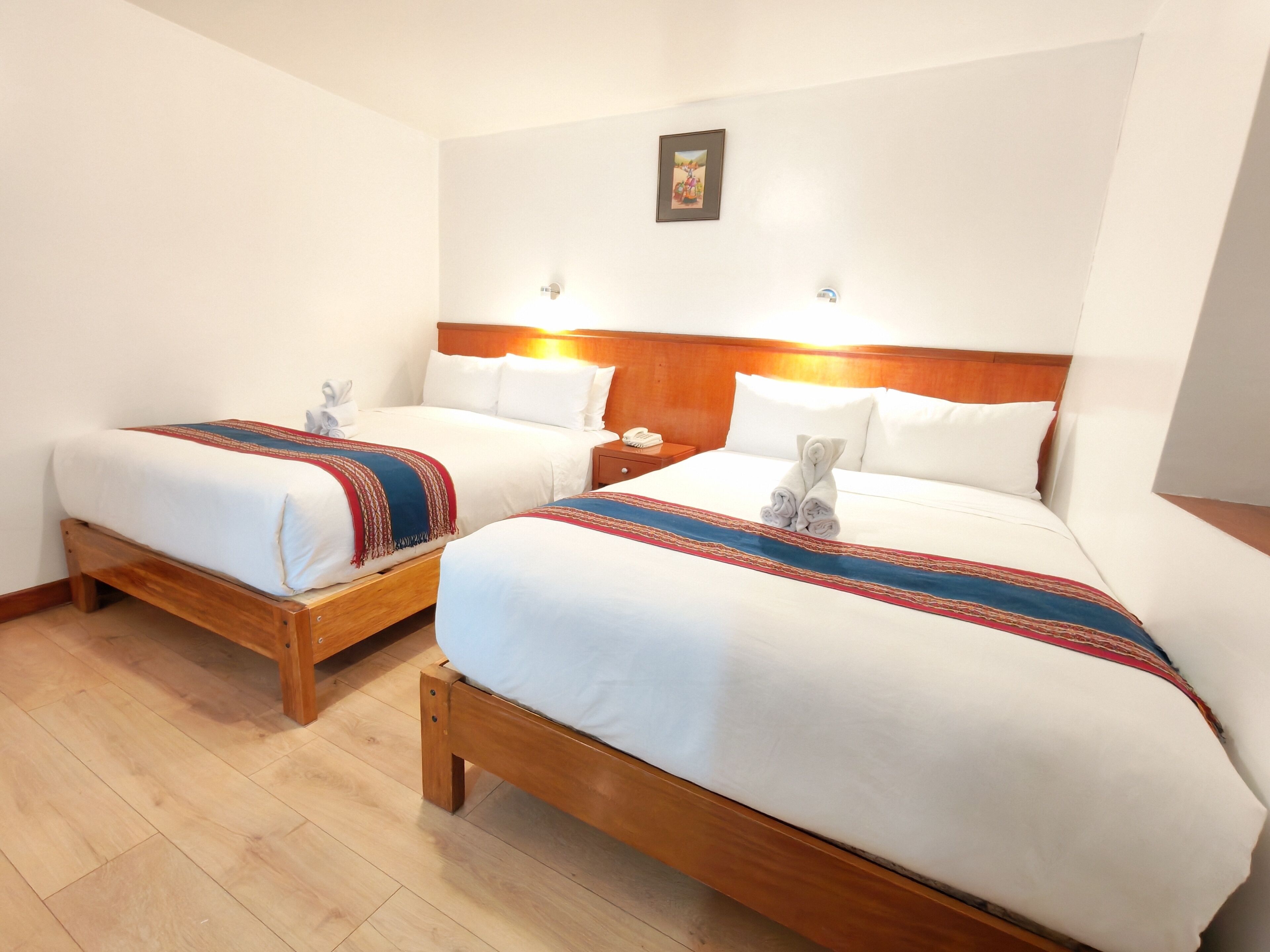 Camera familiare | Copriletto in piuma, una scrivania, postazione laptop, Wi-Fi gratuito