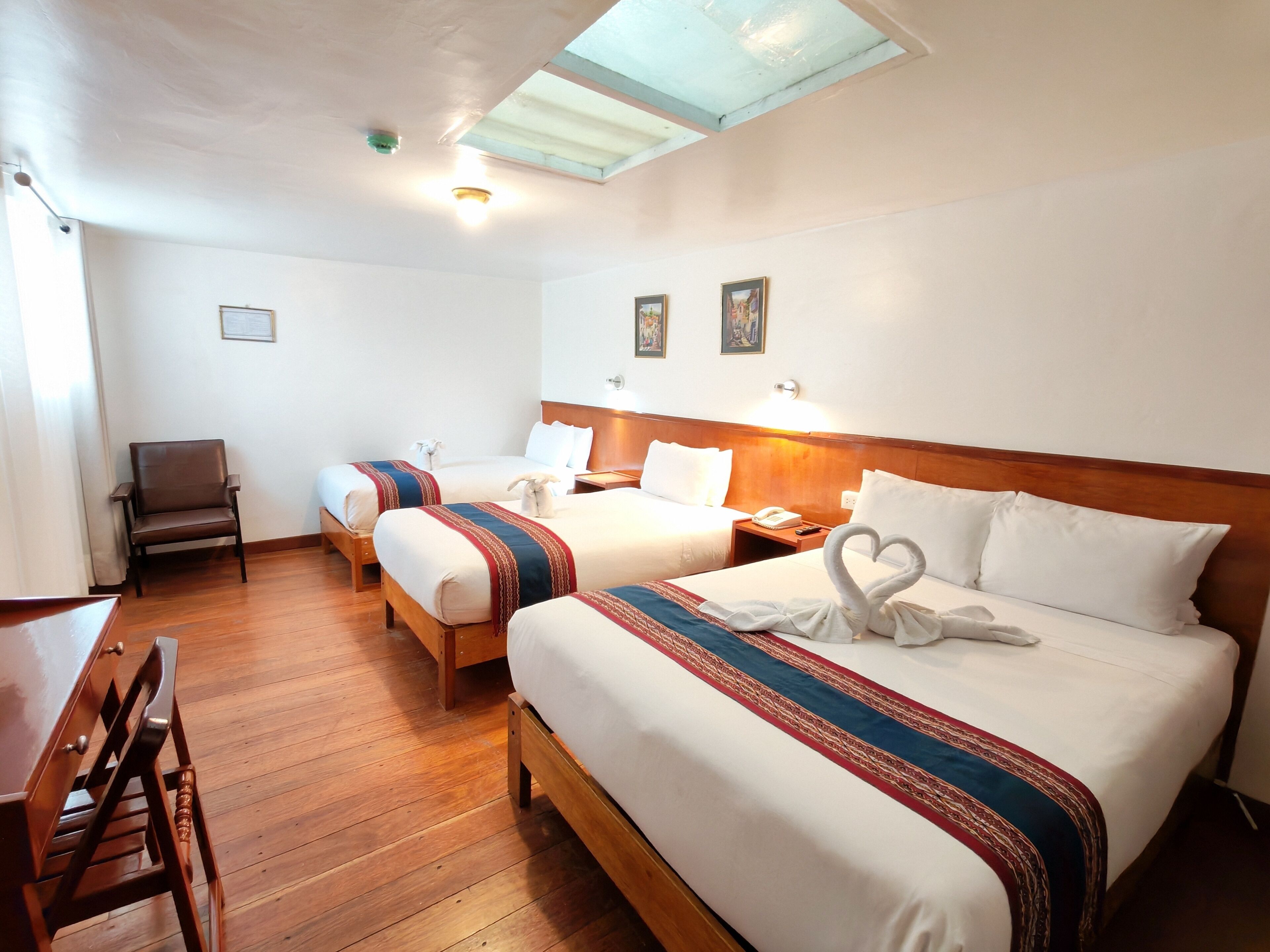 Copriletto in piuma, una scrivania, postazione laptop, Wi-Fi gratuito