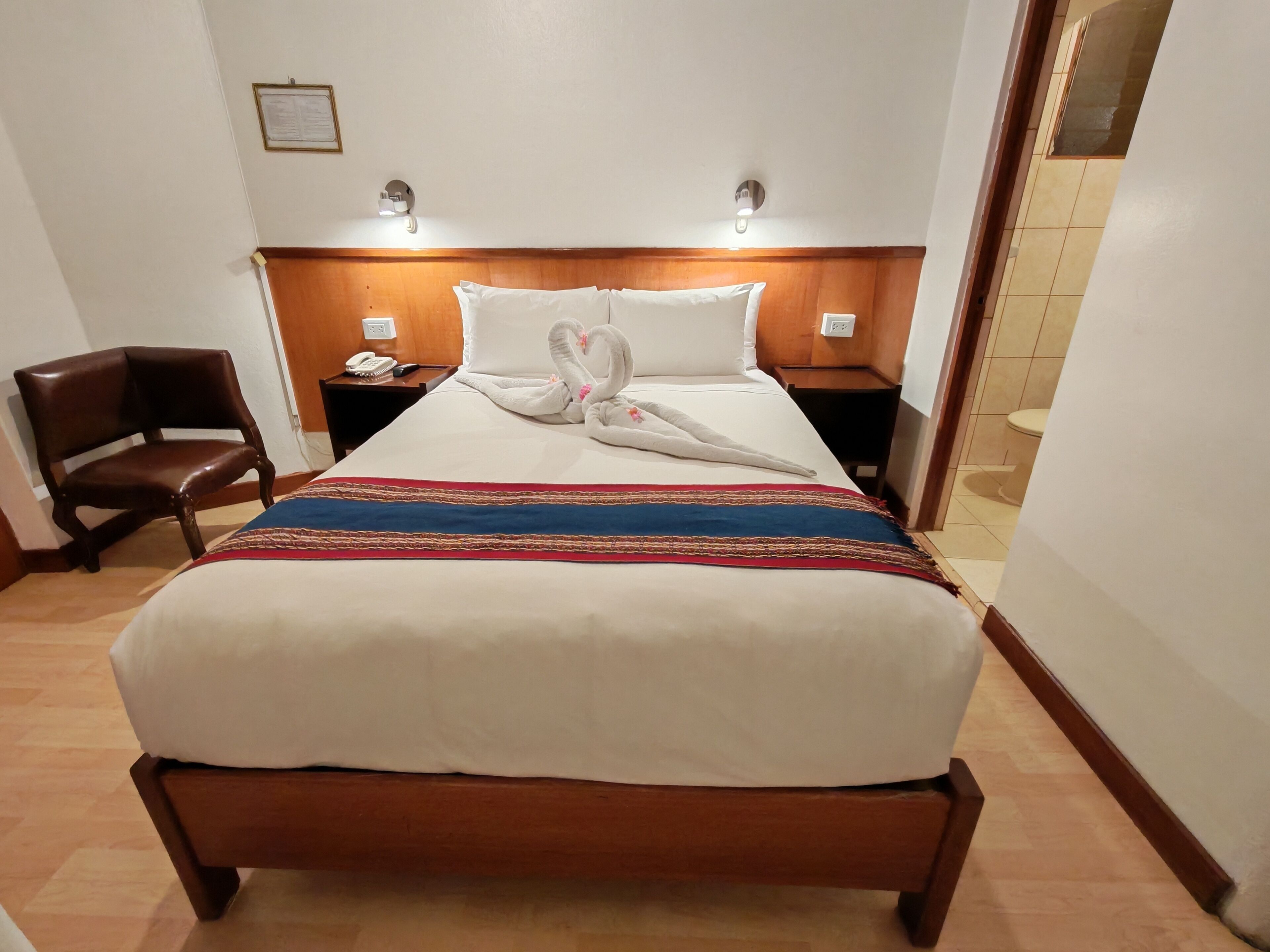 Doppia Economy | Copriletto in piuma, una scrivania, postazione laptop, Wi-Fi gratuito