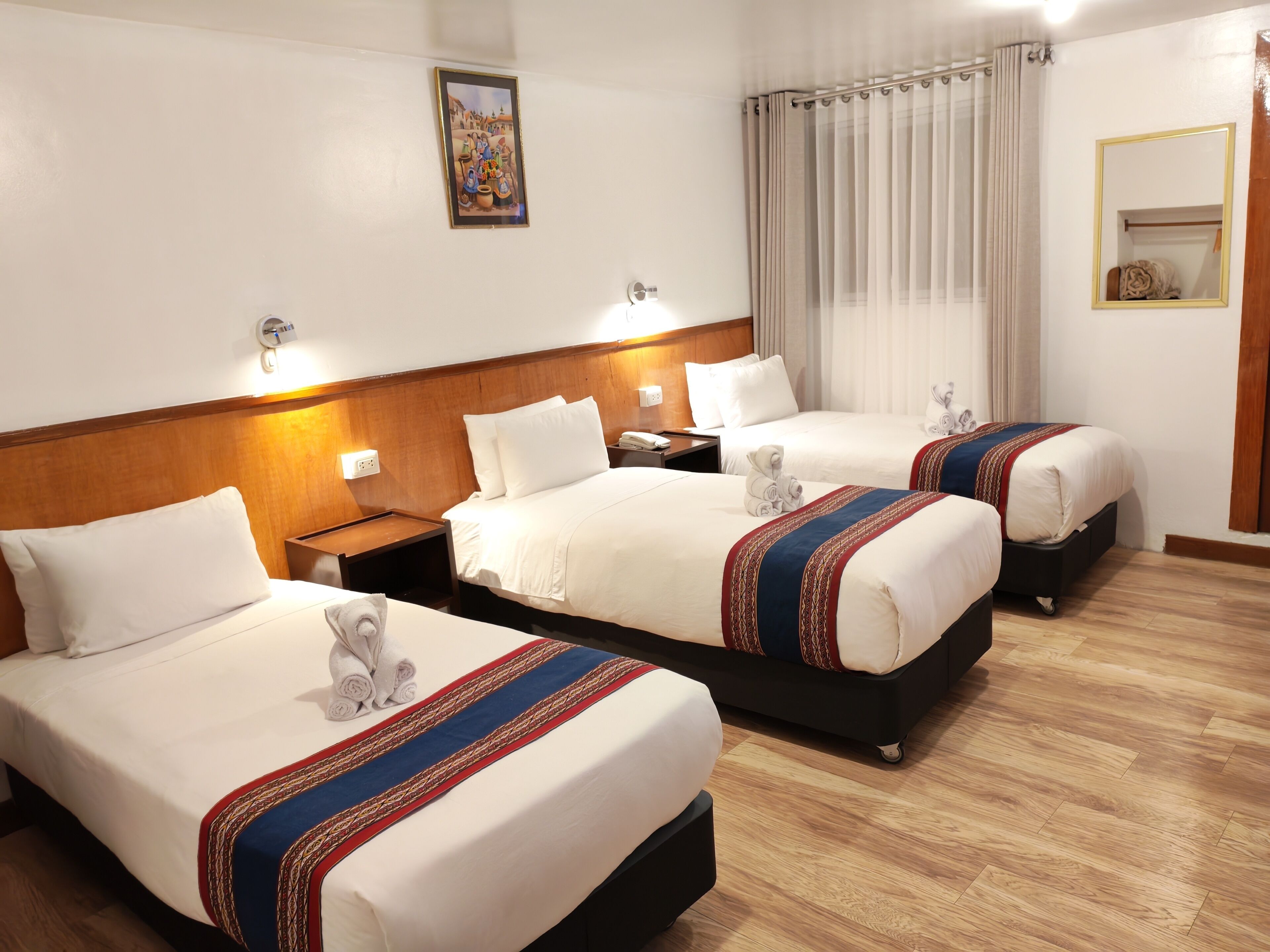 Tripla Standard | Copriletto in piuma, una scrivania, postazione laptop, Wi-Fi gratuito