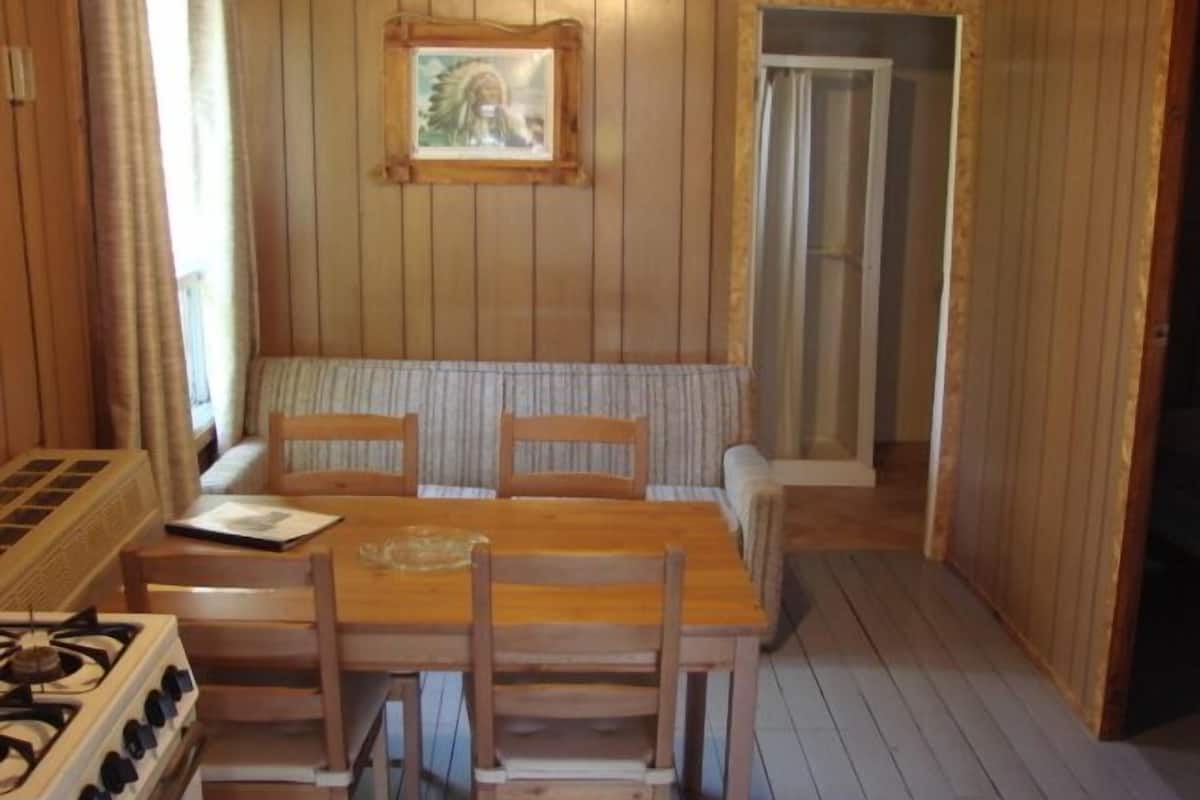 Cabin, 2 Bedrooms (Cabin #6) | In-room dining