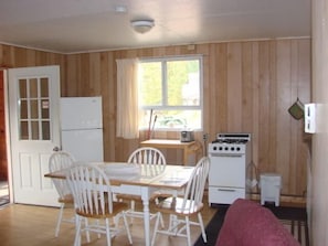 Cabane, 4 chambres (Cabin #2) | Restauration dans la chambre