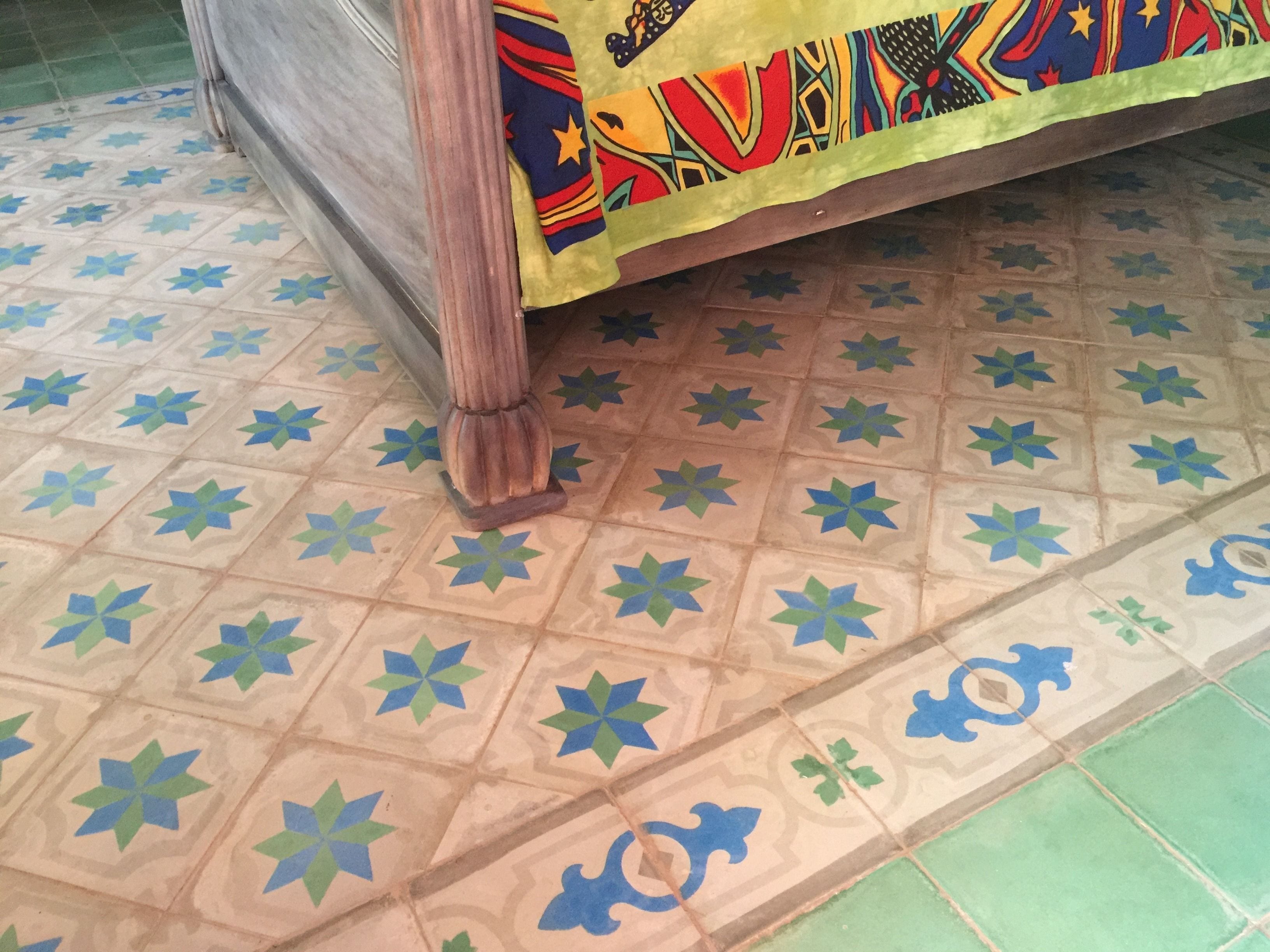 deluxe room, 1 queen bed, private bathroom | in-room safe, iron/ironing board, free wifi, bed sheets