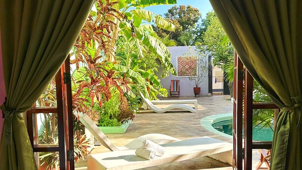 Deluxe Quadruple Room, 2 Queen Beds, Private Bathroom - Hotel La Polvora (Granada)