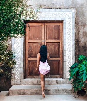 Coffres-forts dans les chambres, fer et planche à repasser